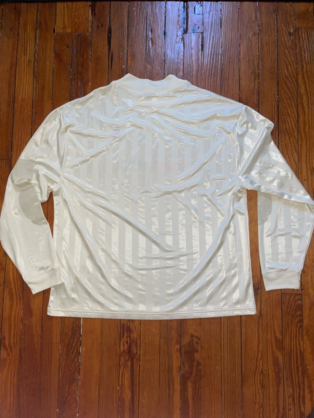 Nike Airmx Long Sleeve Liverpool Football Jersey with Red Accents - Picture 4 of 4